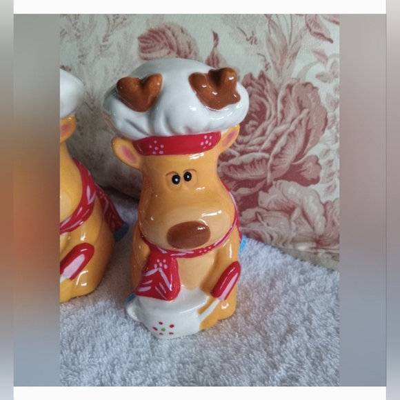 Cute Reindeer Holiday Decor - Picture 2 of 3